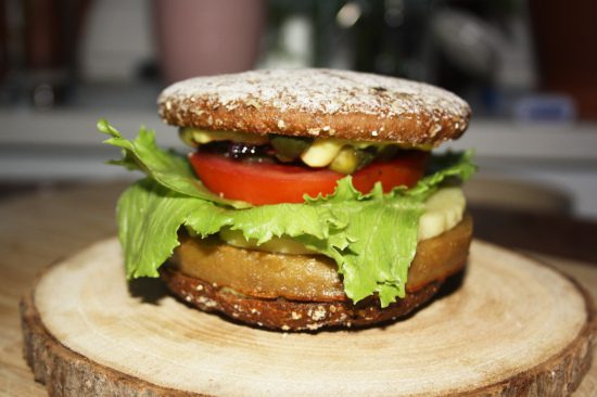 Fertiger veganer Peaf Burger
